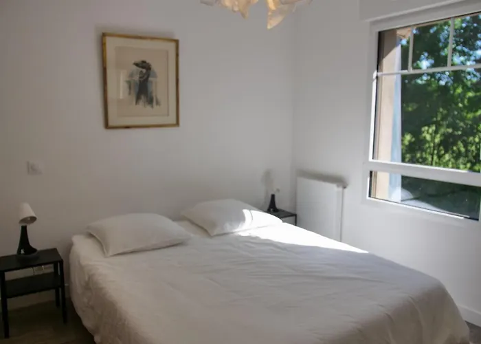 Appartement Apt. Neuf A 50m Du Port - Parking Prive, Ascenseur *